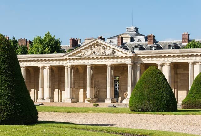 Best Places to Stay in Paris, France – Best Time to Visit, Tips, and Timings